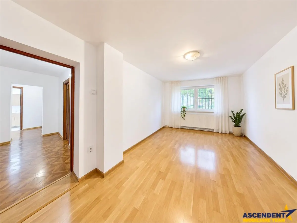 Apartament 3 camere Brașov - poza 1