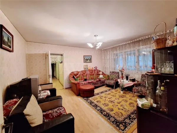 Apartament 3 camere Bacău - poza 1