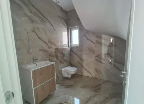 Casă 4 camere Suceava - poza 11