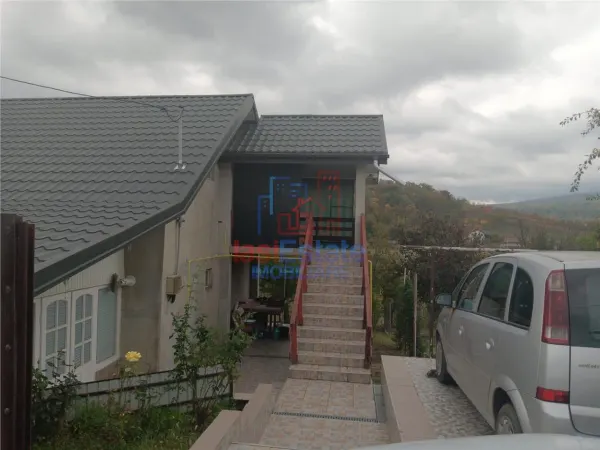 Casă 3 camere Chicerea - poza 2