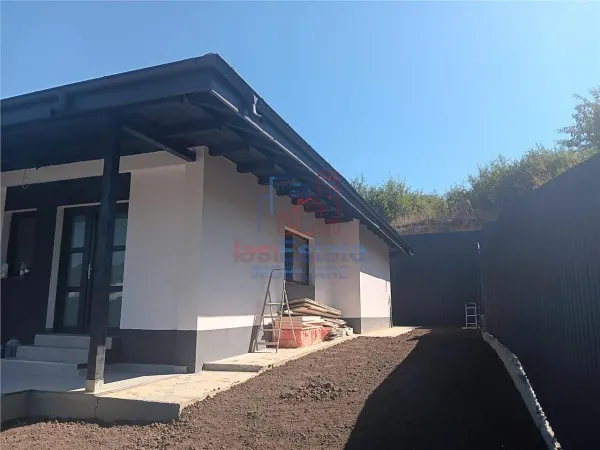 Casă 4 camere Bârnova - poza 2