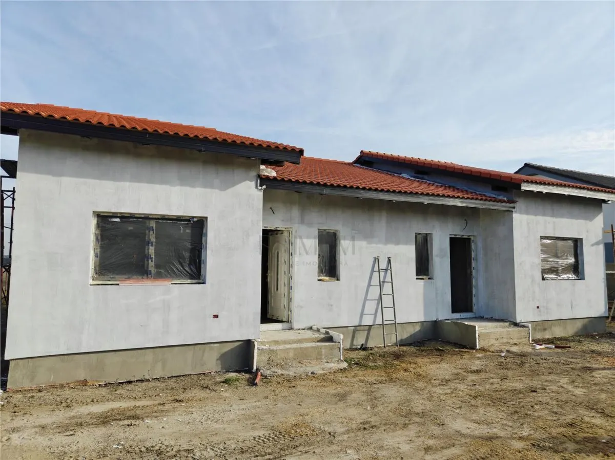 Casă 3 camere Moșnița Veche - poza 1