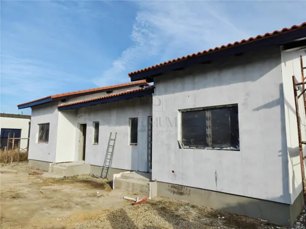 Casă 3 camere Moșnița Veche - poza 2