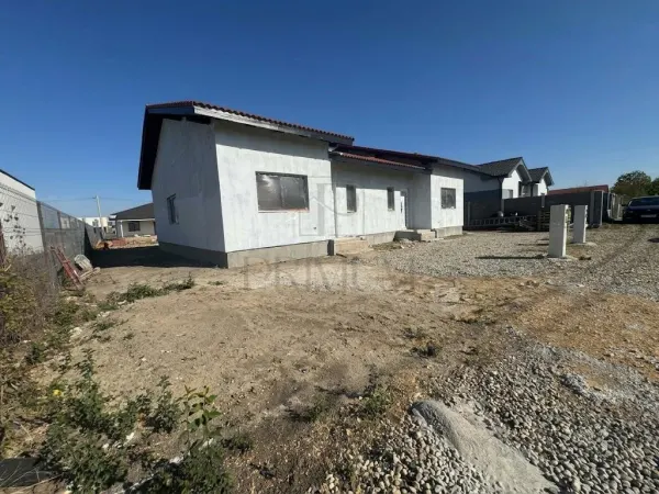 Casă 3 camere Moșnița Nouă - poza 1