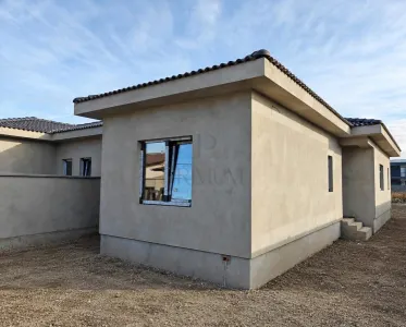 Duplex in zona de top - 3 dormitoare - acces facil - Mosnita Veche