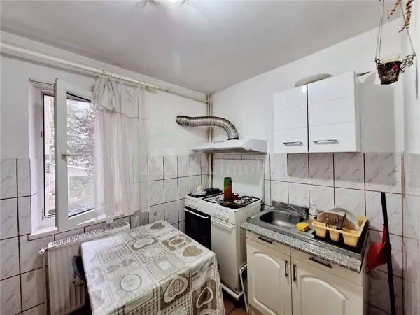 Apartament 3 camere Bacău - poza 9